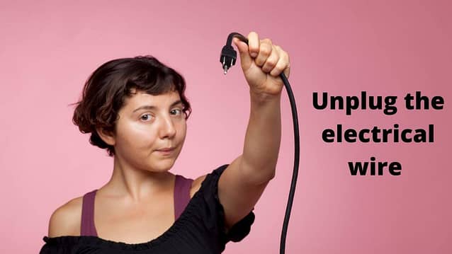 Unplug the electrical wire of the maker